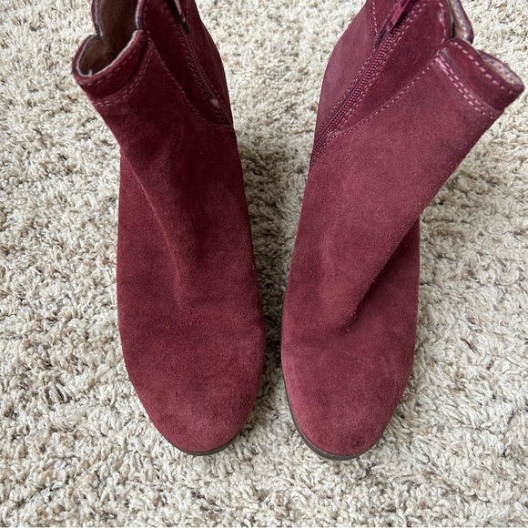 Lola Cruz Burgendy Chunky Heel Suede Ankle Bootie size 40/9.5 - Picture 3 of 8